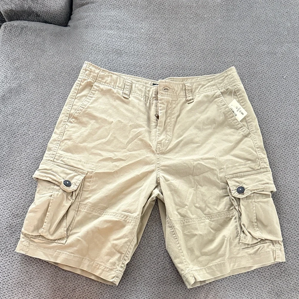 Aeropostale Men's Beige Cargo Shorts - Picture 1 of 2